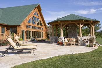 Outdoor Log Patio | Town and Country Cedar Homes