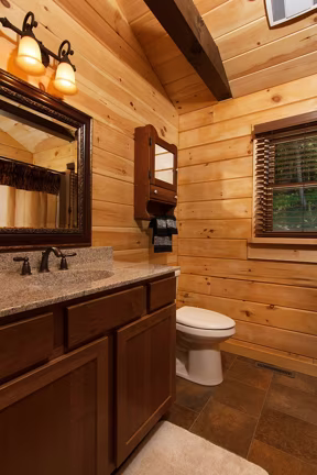 Valley View Log - Bathroom - Timberhaven