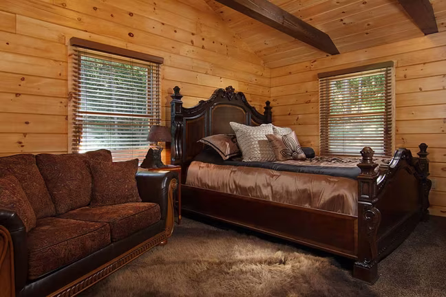 Valley View Log - Bedroom - Timberhaven
